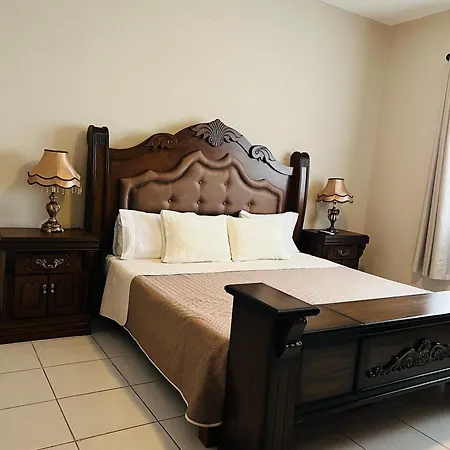 Hosteria Casa Marquez Leon Exterior photo