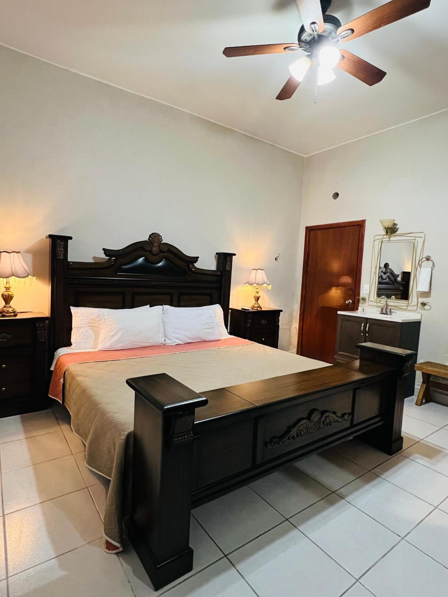 Inn Casa Marquez Leon